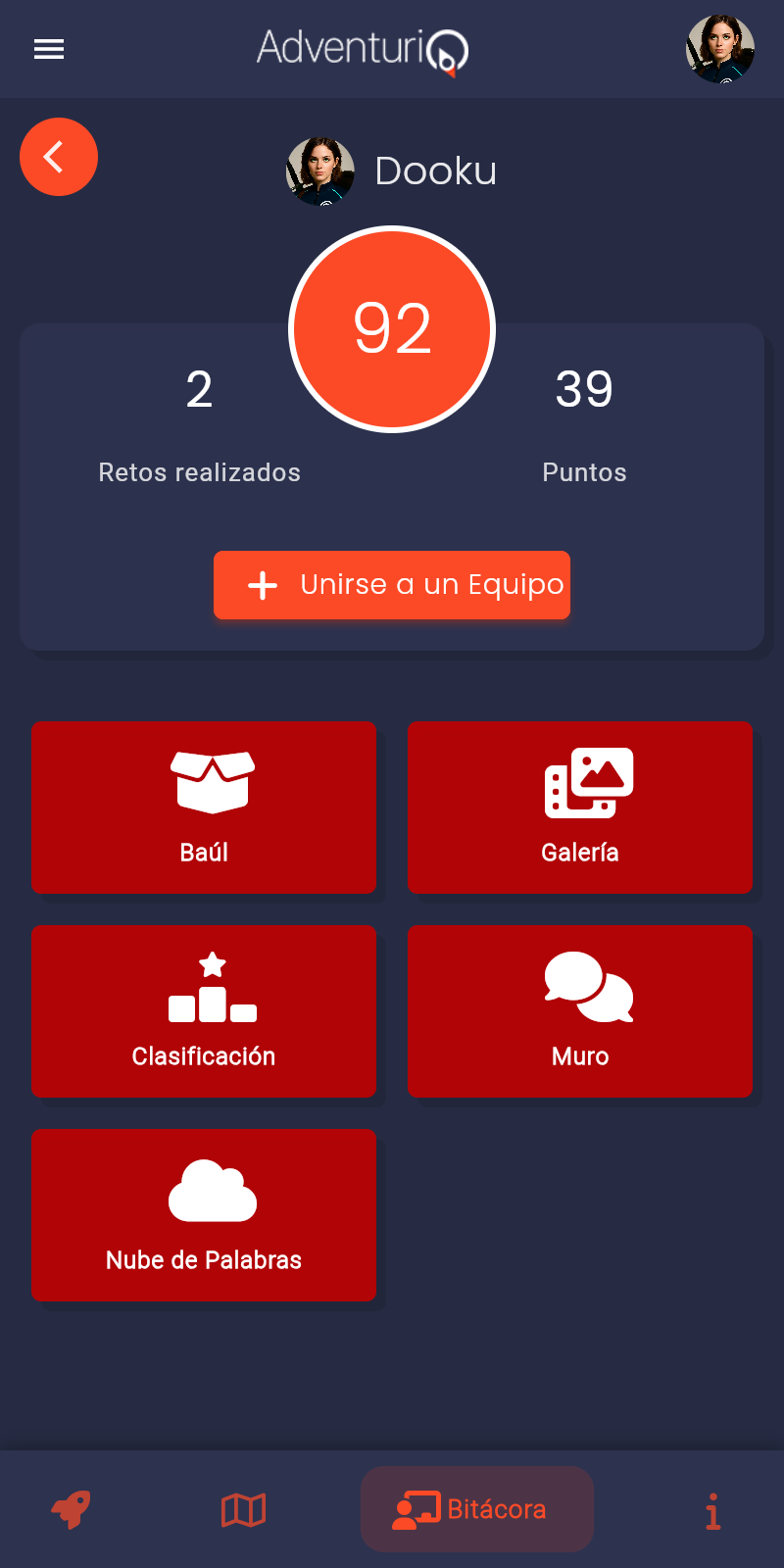 Bitácora del Player en la Webapp — panel central con Retos completados, Puntos y accesos a Baúl, Galería y Clasificación