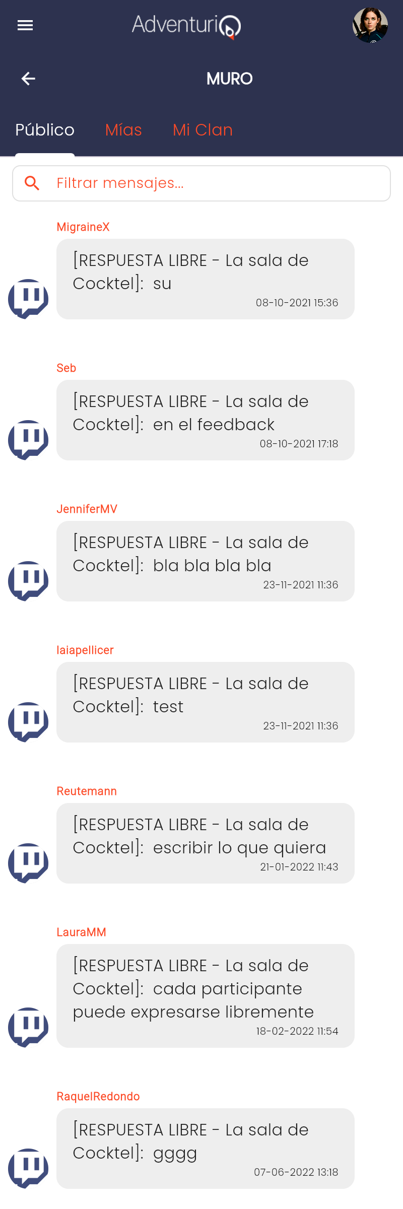 Pantalla del Muro — feed de respuestas públicas con filtros Público, Mías y Mi Clan, y campo de búsqueda