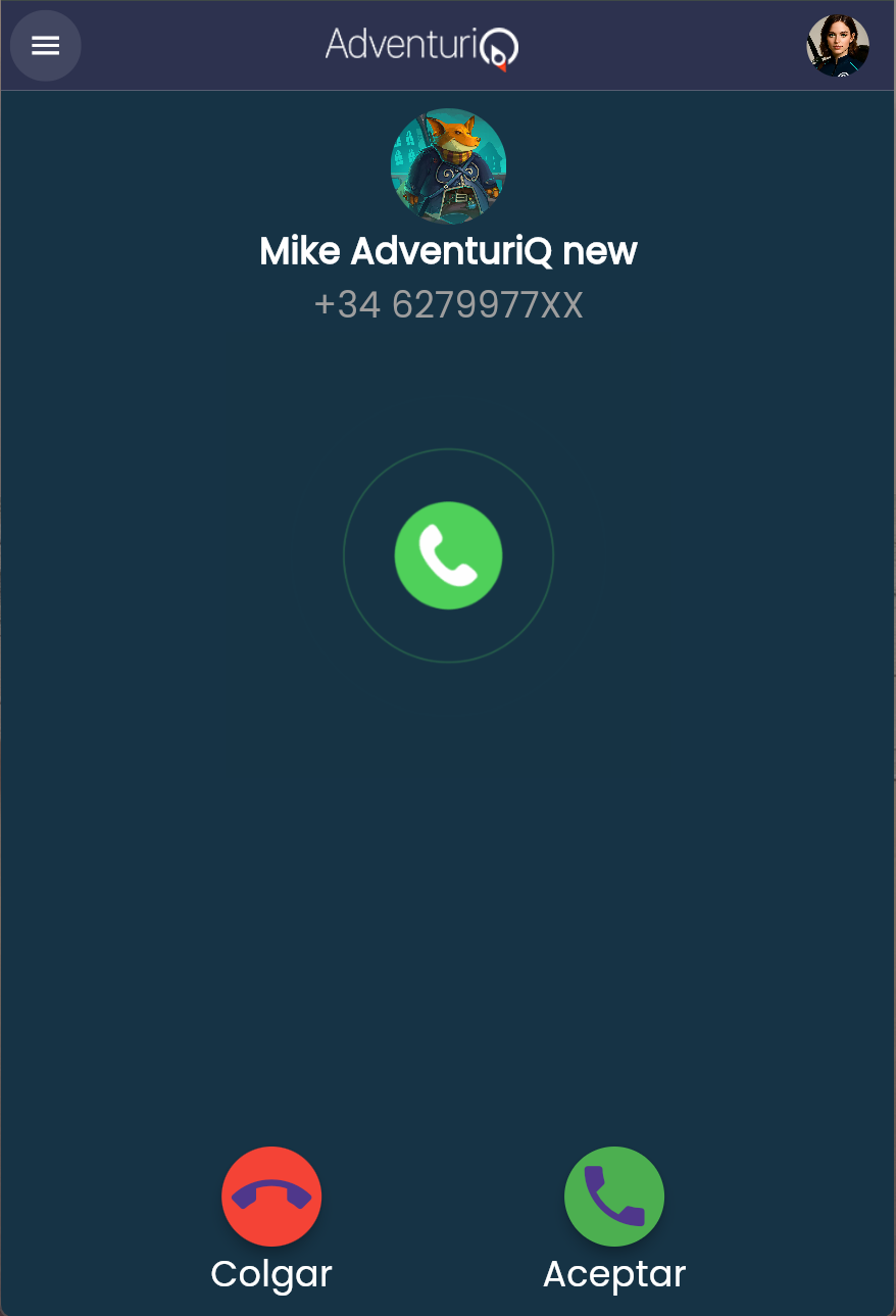 Vista del Player — pantalla de llamada entrante con avatar del personaje, nombre, número ficticio y botones Colgar/Aceptar